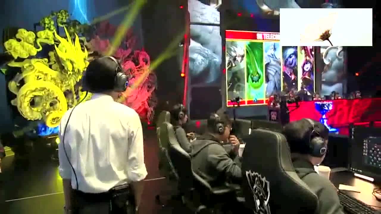 小虎单杀faker，科技巅峰之战，电竞魅力的瞬间体验